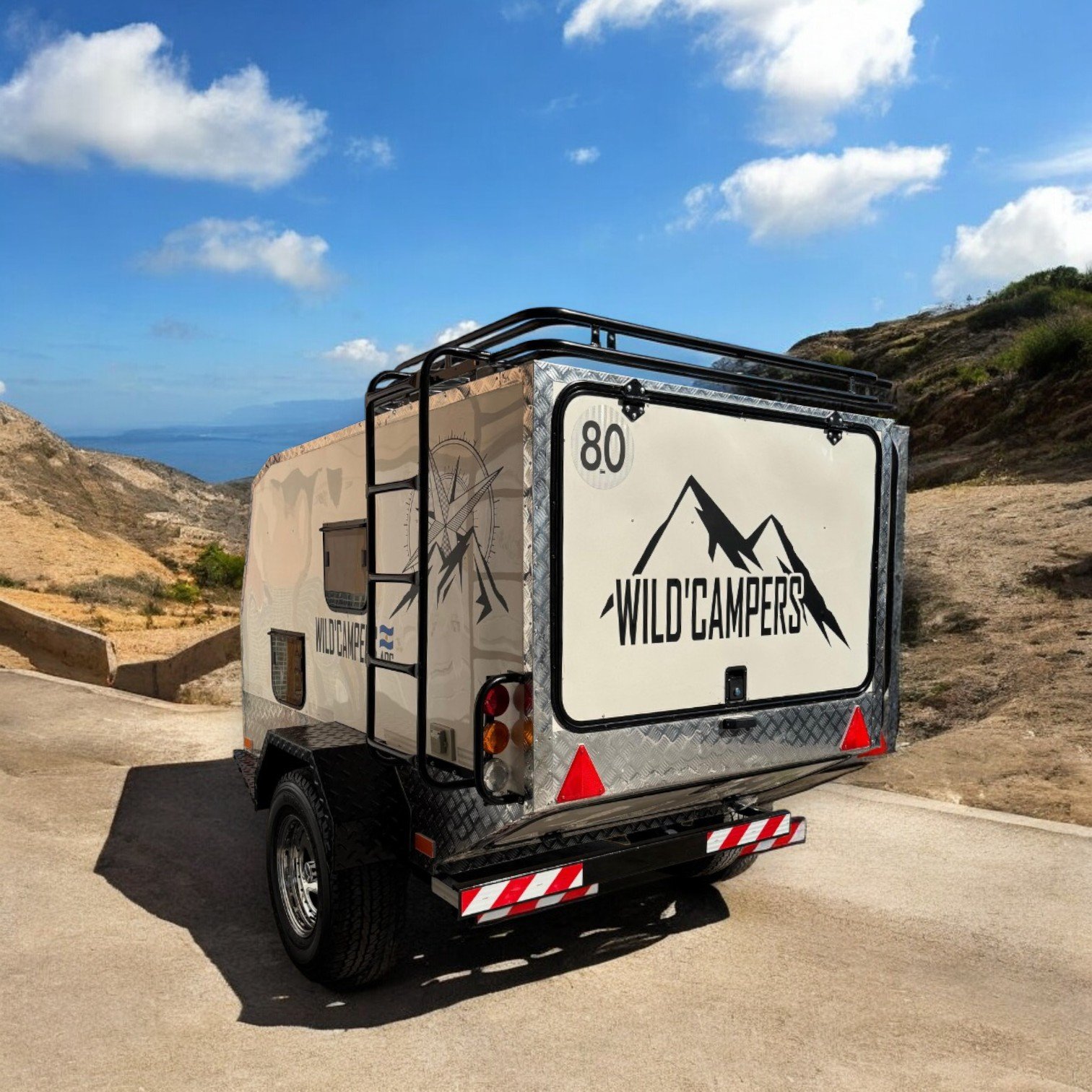 Parte trasera de una mini casa rodante WildCampers